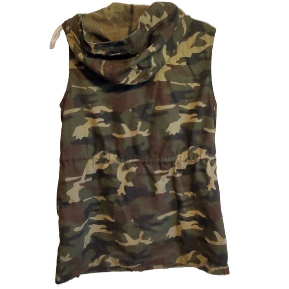Zenana Outfitters Camouflage Utility Vest with Hood - Picture 2 of 13
